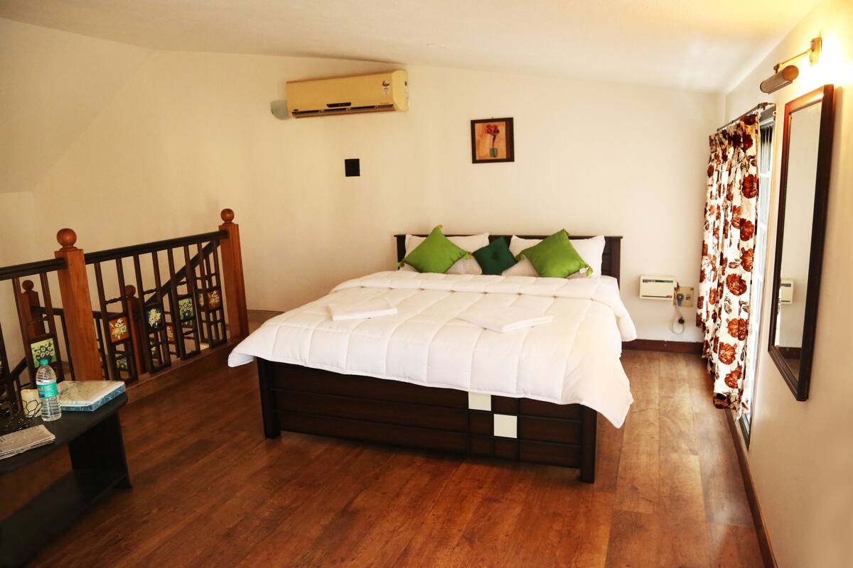 Suite, vistas al jardín | Cortinas opacas, sistema de insonorización, wifi gratis