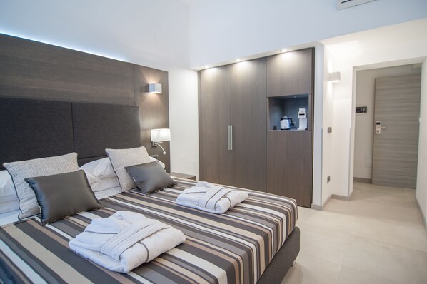 Double Room (1) | Memory foam beds, minibar, in-room safe, desk - Wellness Home Rome (Rome)