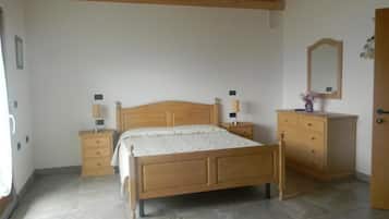 Con stile personalizzato, con arredamento individuale, una scrivania