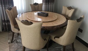 Deluxe Apartment | Living area | 42-inch plasma TV with satellite channels, TV
