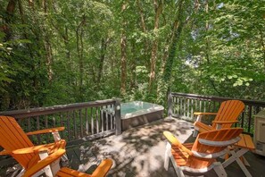 Outdoor spa tub - Thomas secluded tiny cabin, hot tub, firepit, more (Chattanooga)