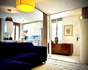 Televisión y oficina 