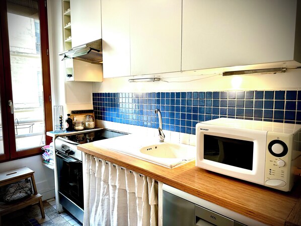 Micro-ondes, four, plaque de cuisson, lave-vaisselle