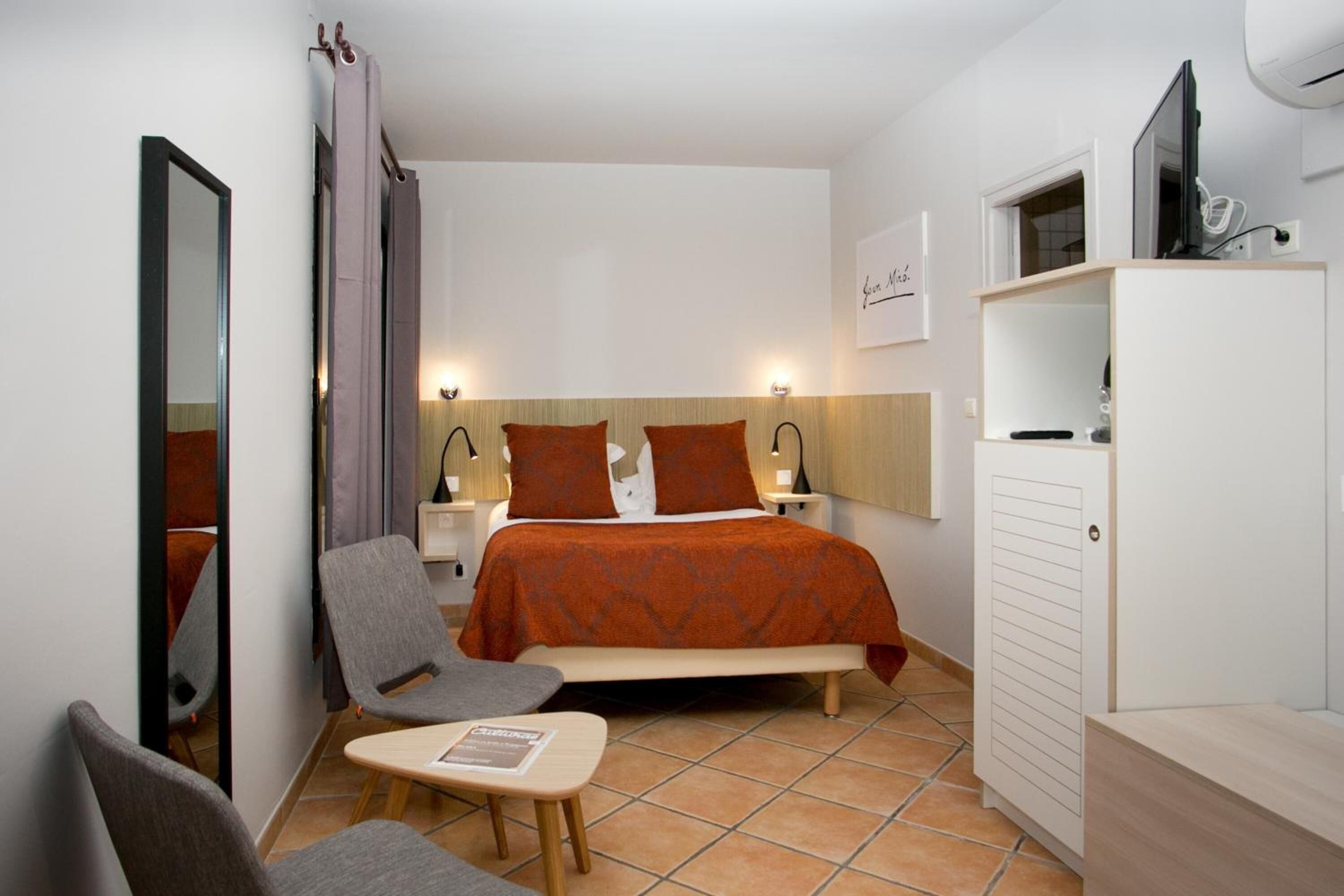 premium bedding, minibar, in-room safe, individually decorated