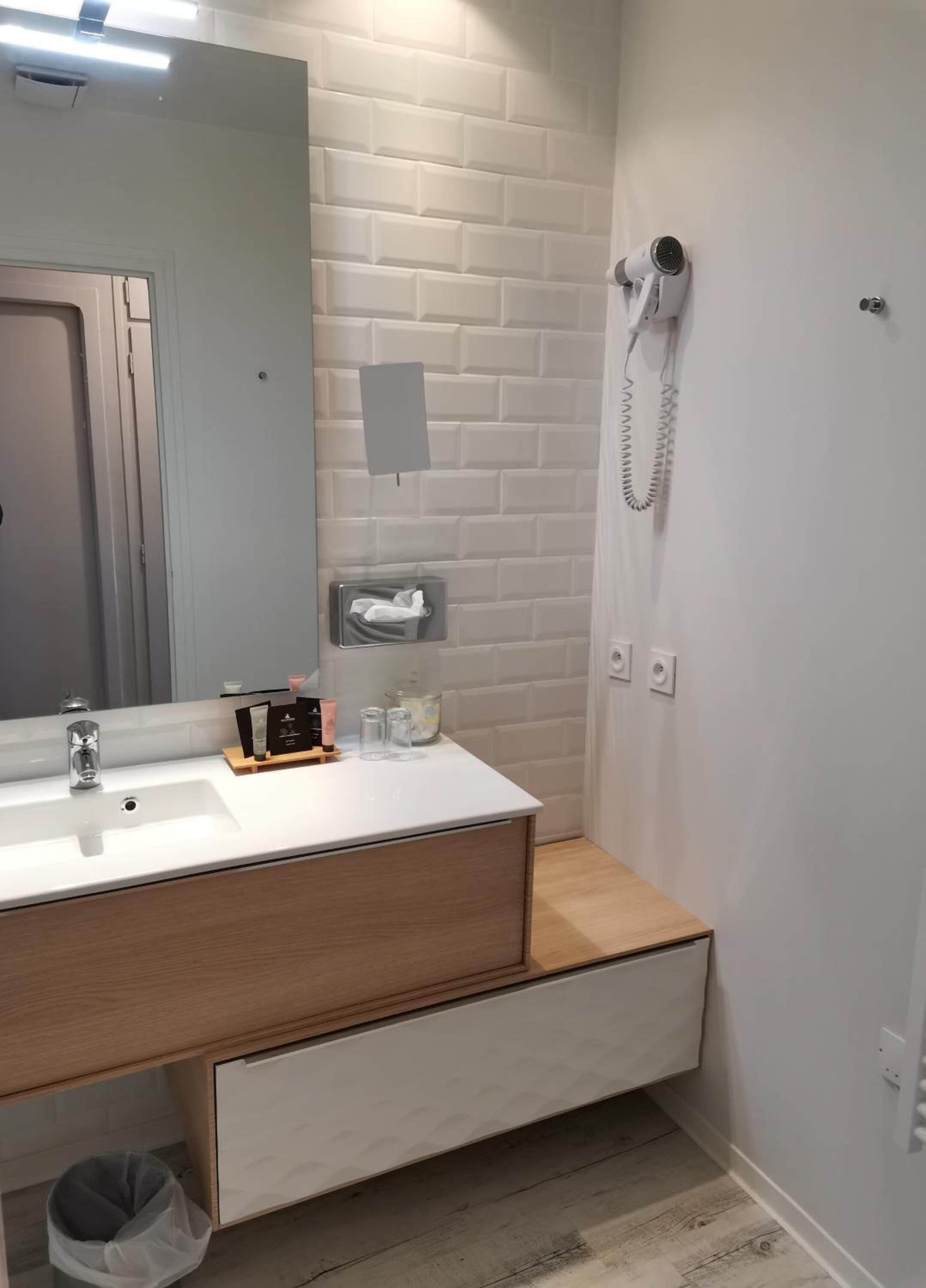 bathtub, free toiletries, hair dryer, bathrobes