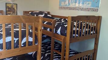3 bedrooms, iron/ironing board, free WiFi, bed sheets