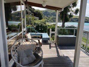 Terrace/patio - Spectacular views at Wainui Waterfront haven - Piwakawaka Retreat (Wainui)