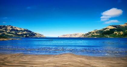 Wainui Waterfront - Piwakawaka Retreat