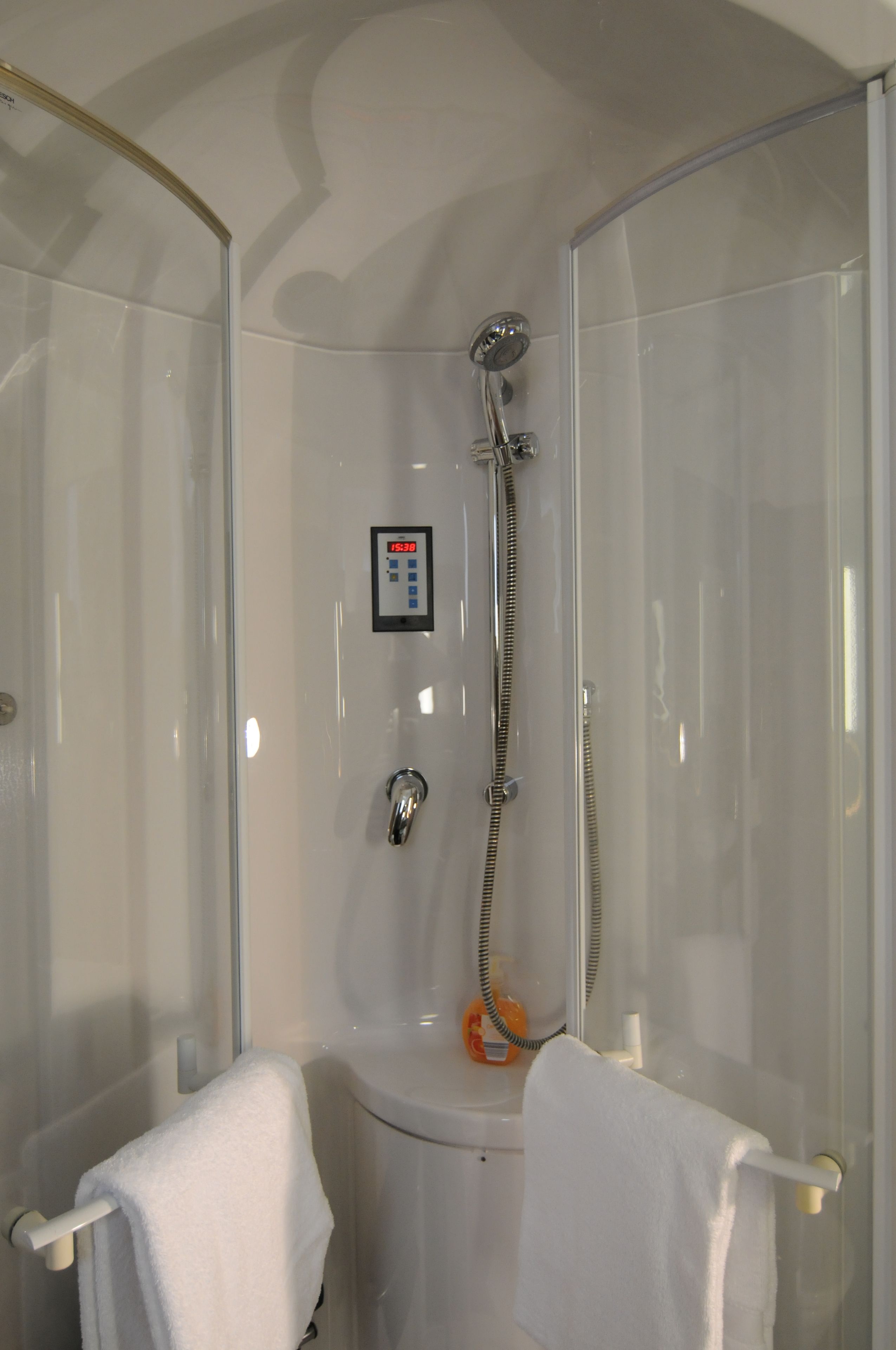 single room | bathroom | free toiletries, hair dryer, towels