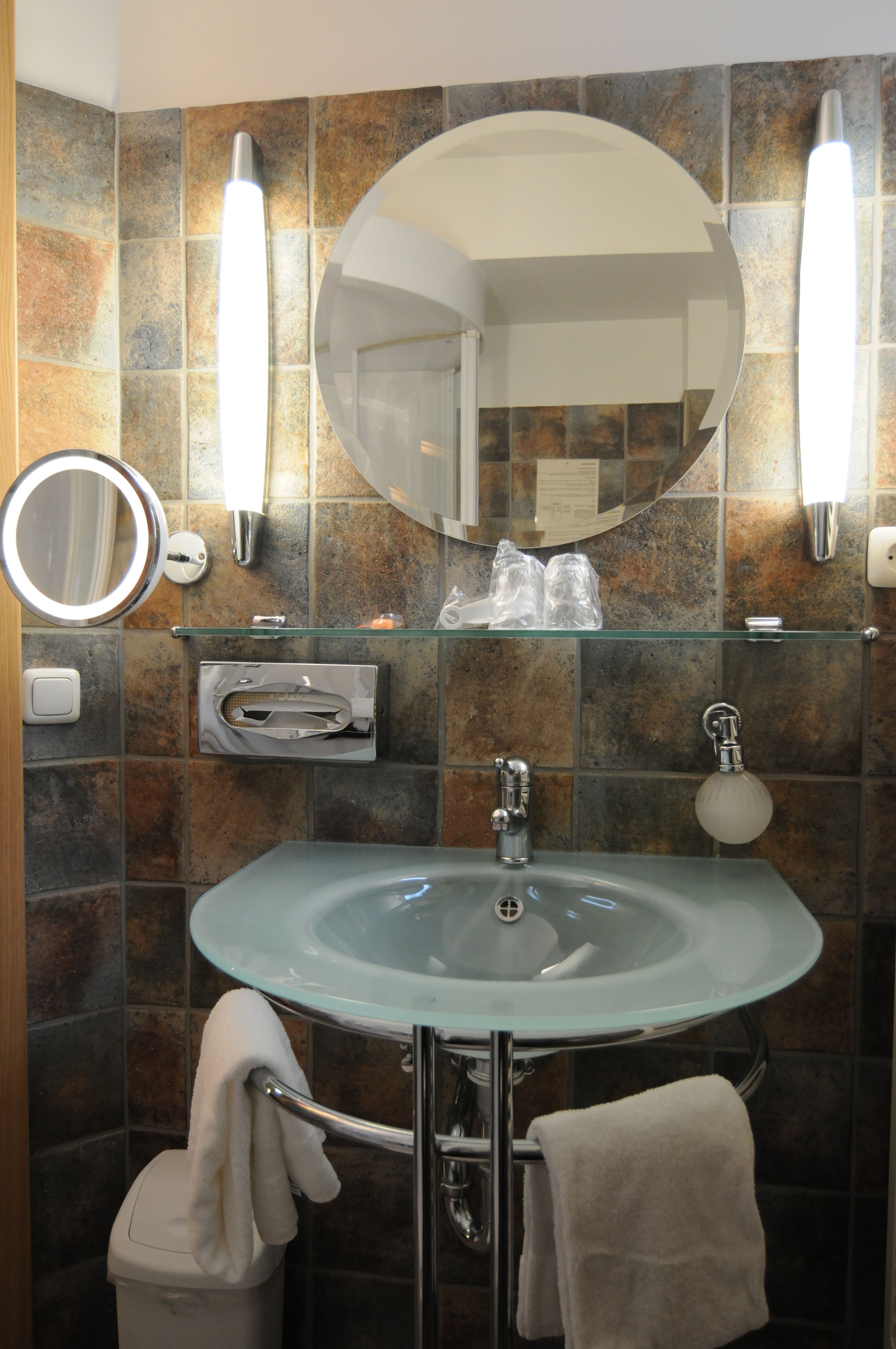 single room | room amenity