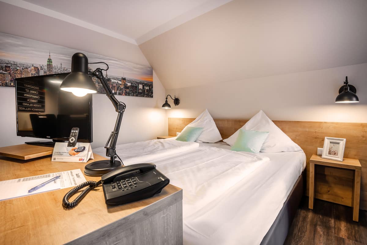 Dobbeltrom | Minibar, skrivebord, wi-fi (inkludert) og sengetøy