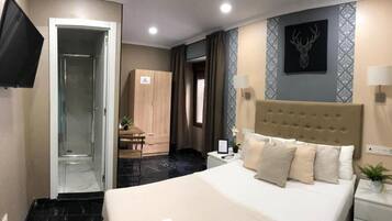 Habitación doble estándar | Caja de seguridad en la habitación, insonorización y wifi gratis