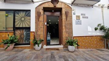 Pintu masuk hartanah