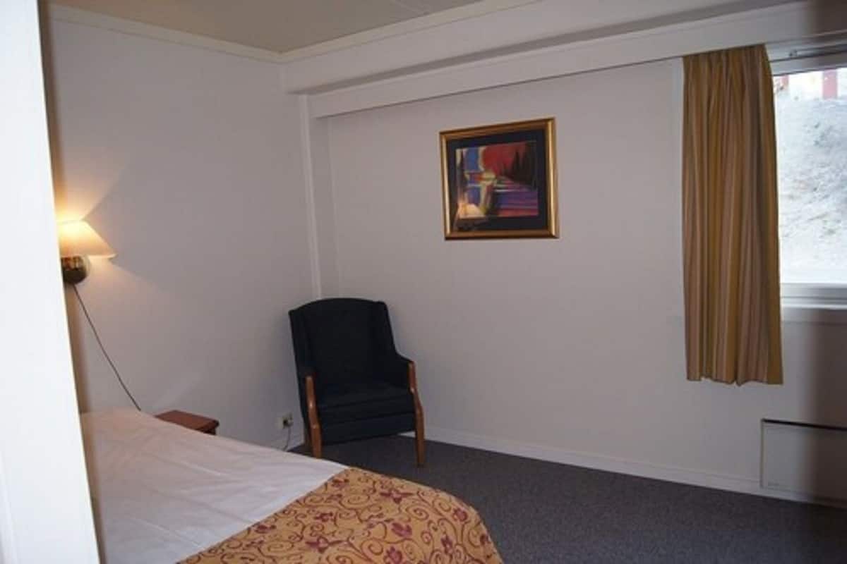 Single Room | Blackout drapes, rollaway beds, free WiFi, bed sheets