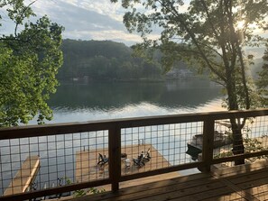 Property grounds - Lake Arrowhead Luxury Lakefront Cottage - Massive Dock- Best View on the Lake (Waleska)