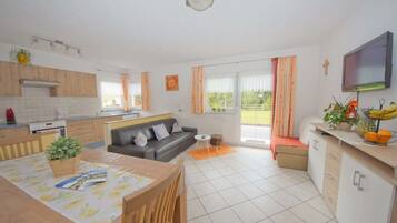 Comfort Apartment, Ground Floor | Private kitchen