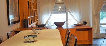  Design og slap af i Chalet i eksklusivt område, men meget tæt på havet, centralt.