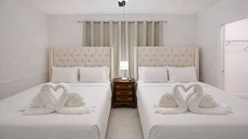 5 sovrum, skrivbord, strykjärn/strykbräda och resesäng