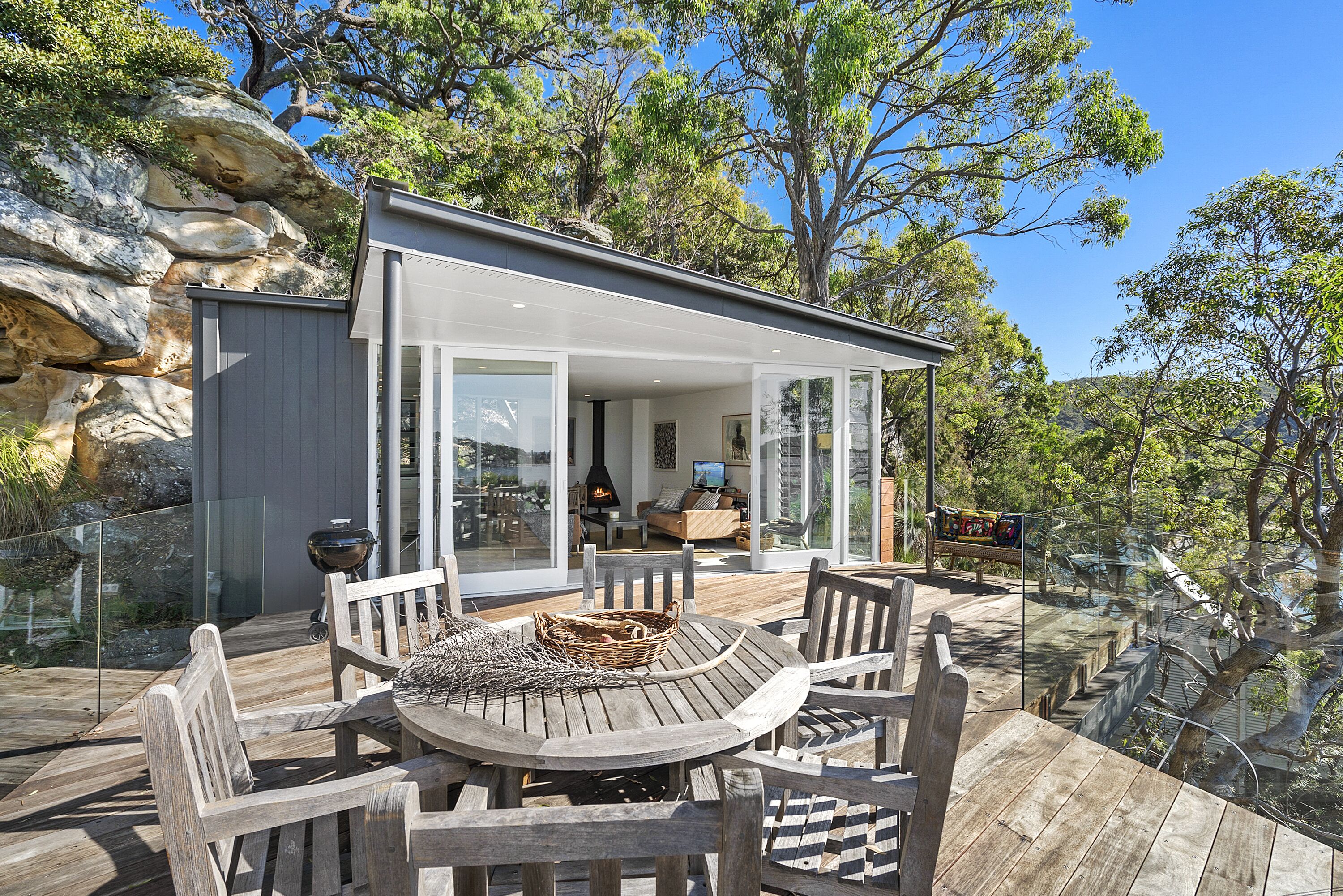 Great Mackerel Beach Cabin (Palm Beach and Pittwater Views) — image 11