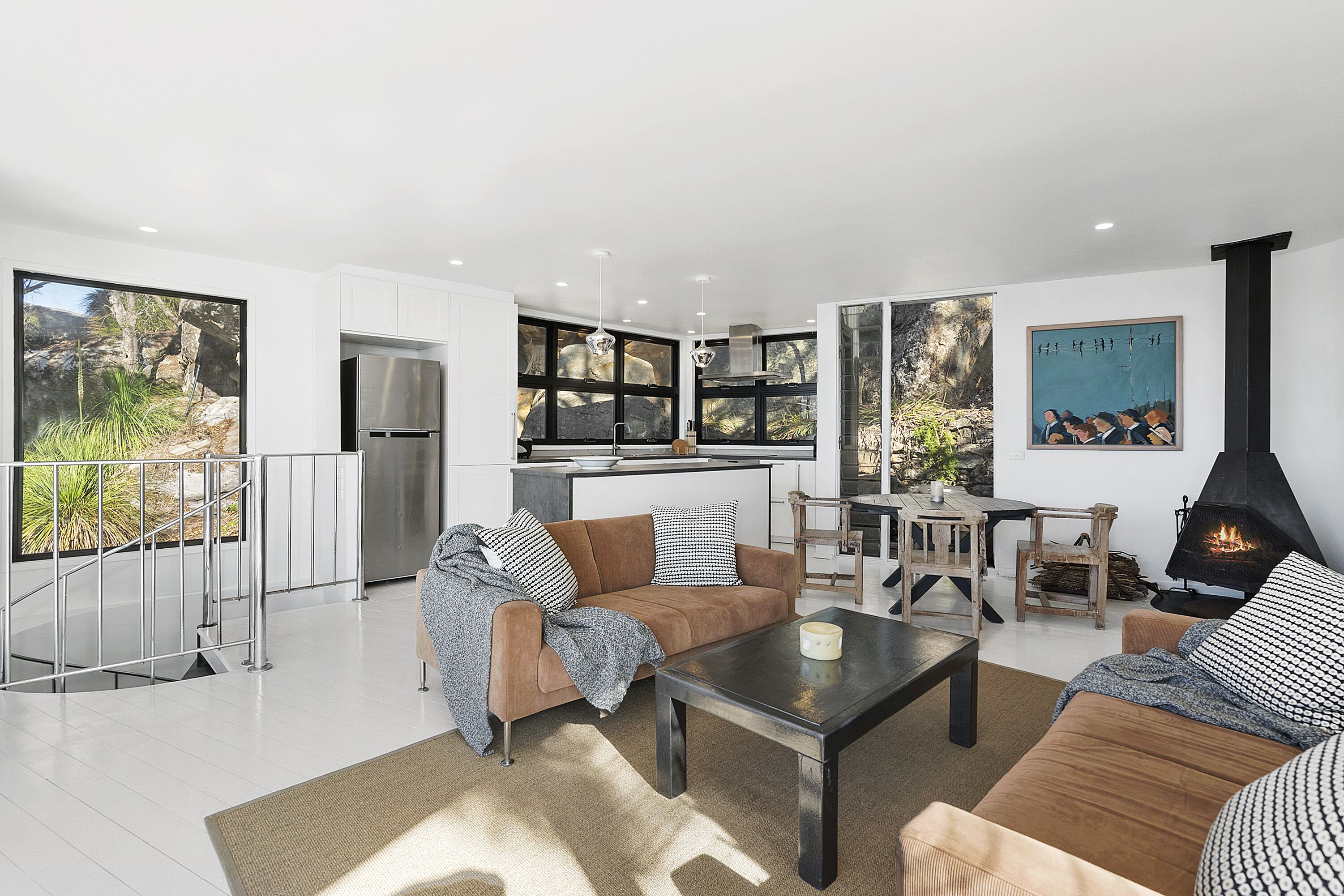 Great Mackerel Beach Cabin (Palm Beach and Pittwater Views) — image 8