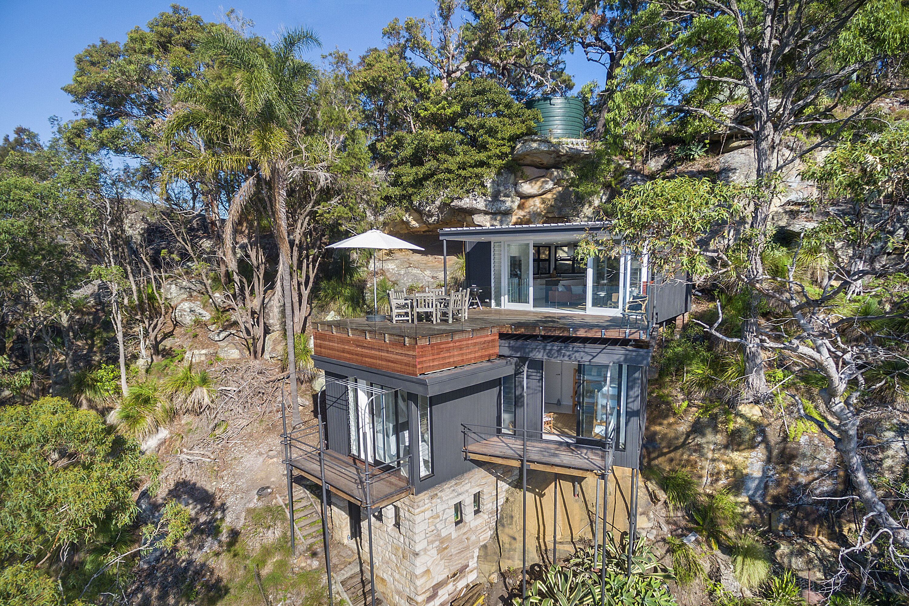 Great Mackerel Beach Cabin (Palm Beach and Pittwater Views) — image 21