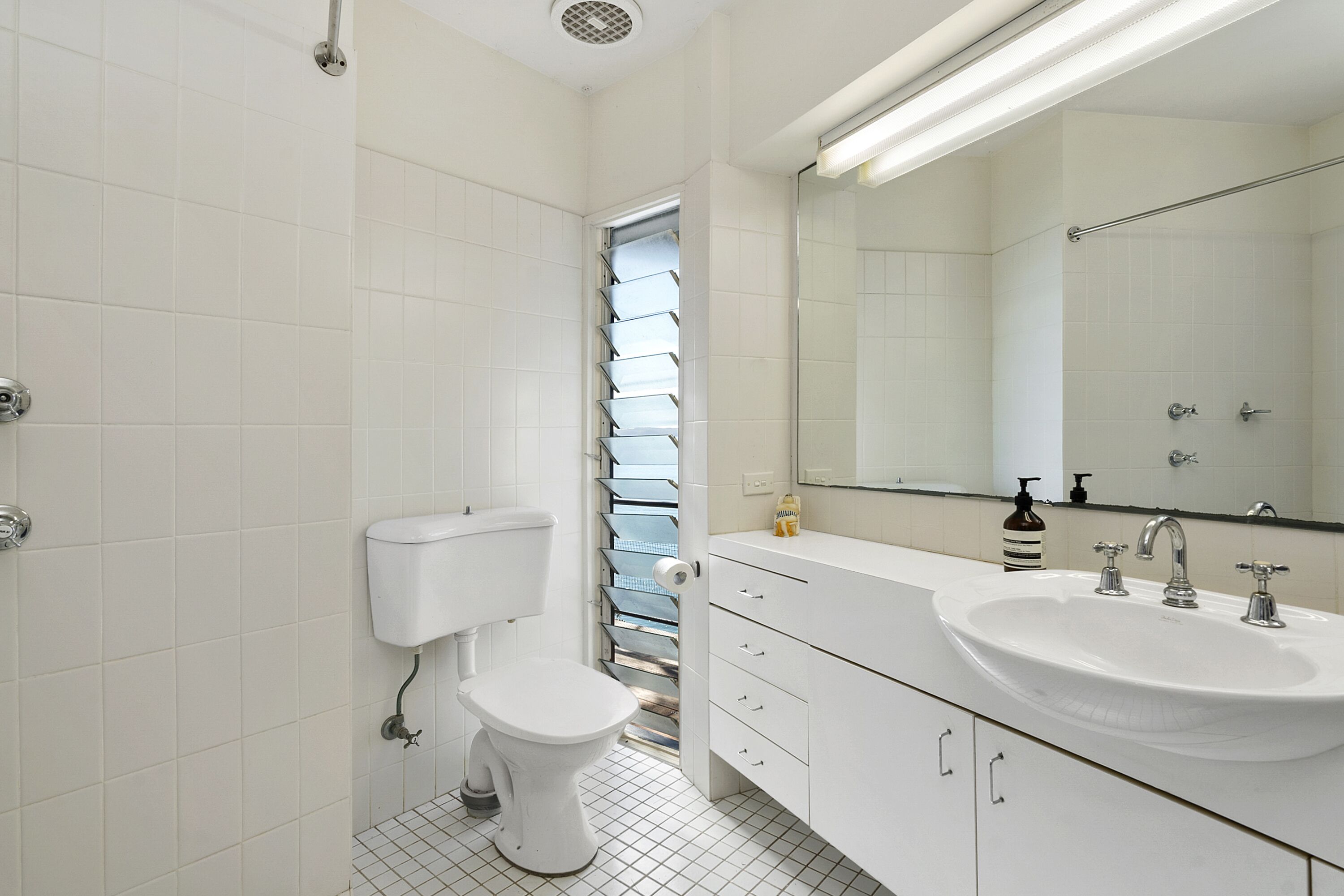 Great Mackerel Beach Cabin (Palm Beach and Pittwater Views) — image 19