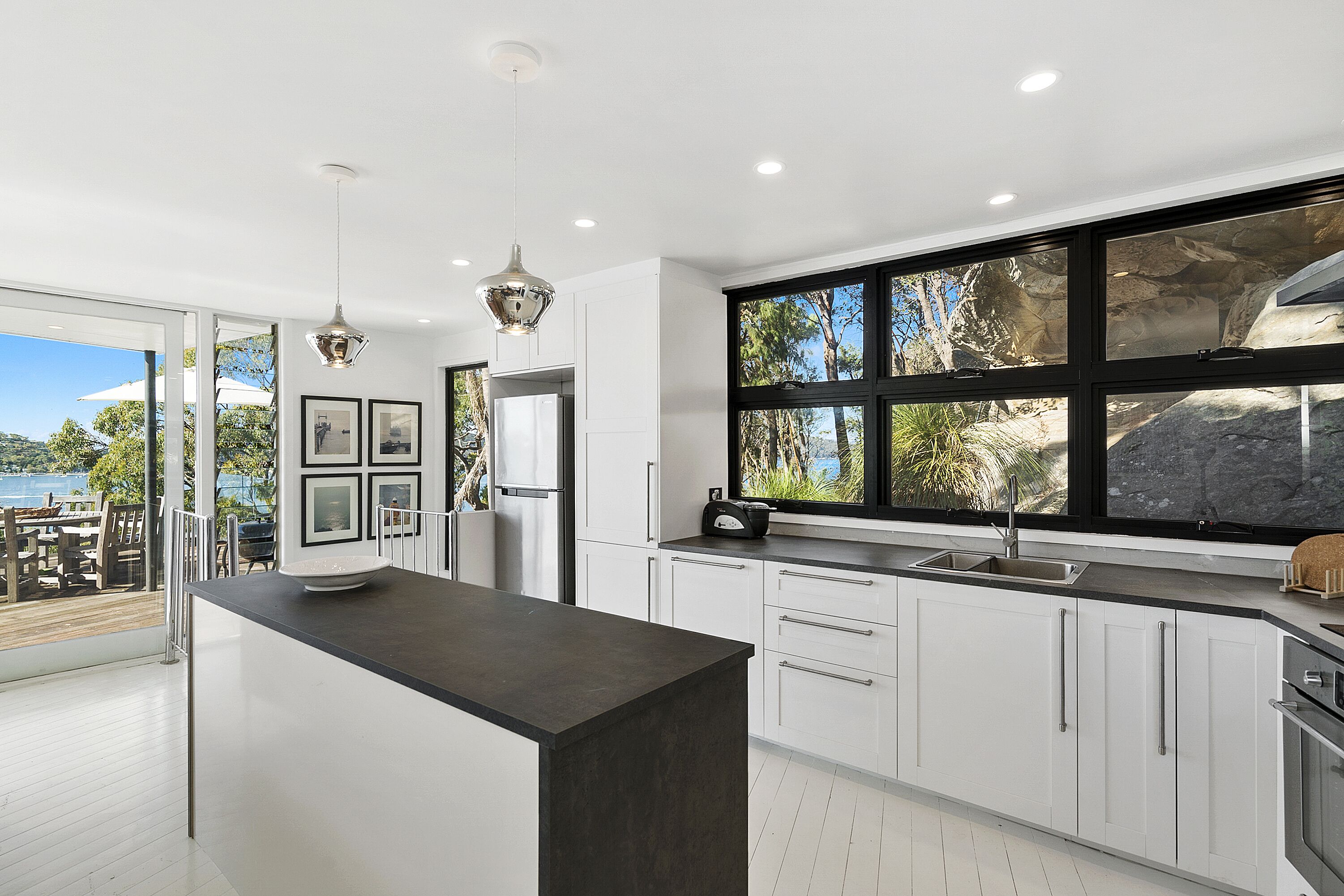 Great Mackerel Beach Cabin (Palm Beach and Pittwater Views) — image 5