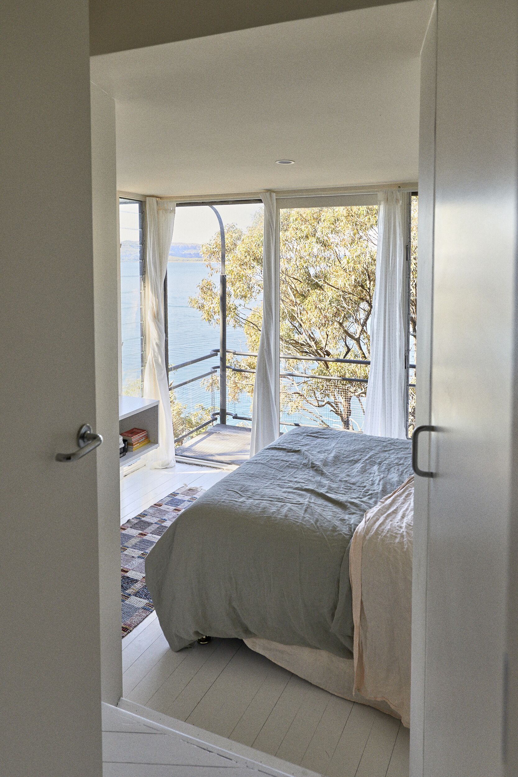 Great Mackerel Beach Cabin (Palm Beach and Pittwater Views) — image 17