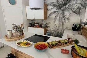 Frigorífic, microones, forn i placa de cuina