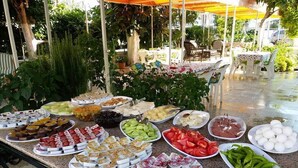 Free daily buffet breakfast  - Anil Otel (Fethiye)