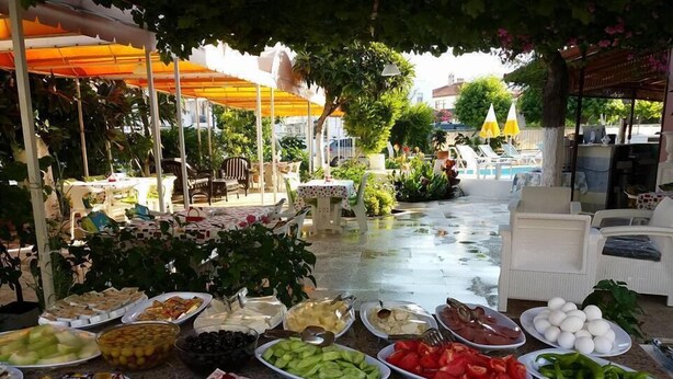 Free daily buffet breakfast  - Anil Otel (Fethiye)