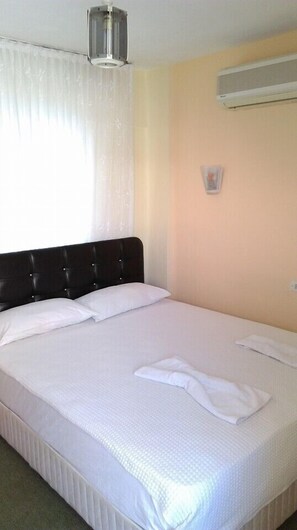 标准双人房 | 遮光窗帘、床单