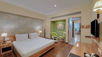Suite | 1 bedroom, in-room safe, desk, laptop workspace
