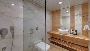 Shower, free toiletries, hair dryer