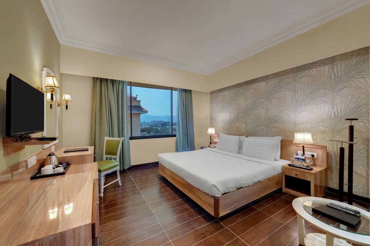 Suite | 1 kamar tidur, brankas, meja kerja, dan ruang kerja ramah laptop