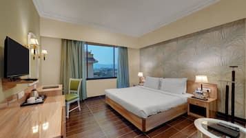 Suite | 1 bedroom, in-room safe, desk, laptop workspace