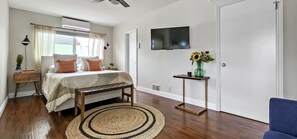 Iron/ironing board, free WiFi, bed sheets - Studio Mins to Venice Beach, Sony Studios, LAX & Vibrant Downtown Culver City (Culver City)