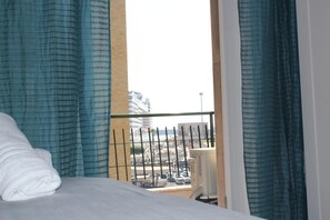 1 bedroom, premium bedding, minibar, desk - La finestra sul porto (Palermo)