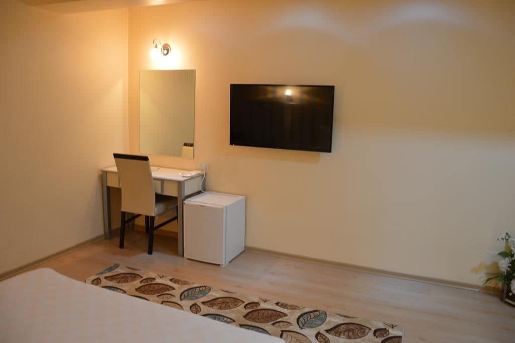 deluxe double room | living area | lcd tv