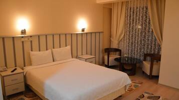 Deluxe Double Room | Desk, free WiFi, bed sheets