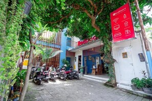 Exterior detail - Reddoorz Near Pantai Sanur Bali (Denpasar)