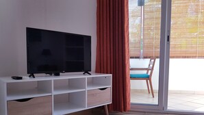Television - La Perla Holiday Apartment (Grand-Baie)