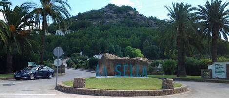 Parkplätze auf dem Gelände, Auto erforderlich