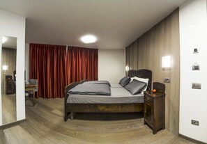 Chambre double ou avec lits jumeaux (Gala) | Système d’insonorisation, accès au Wi-Fi (inclus), literie fournie