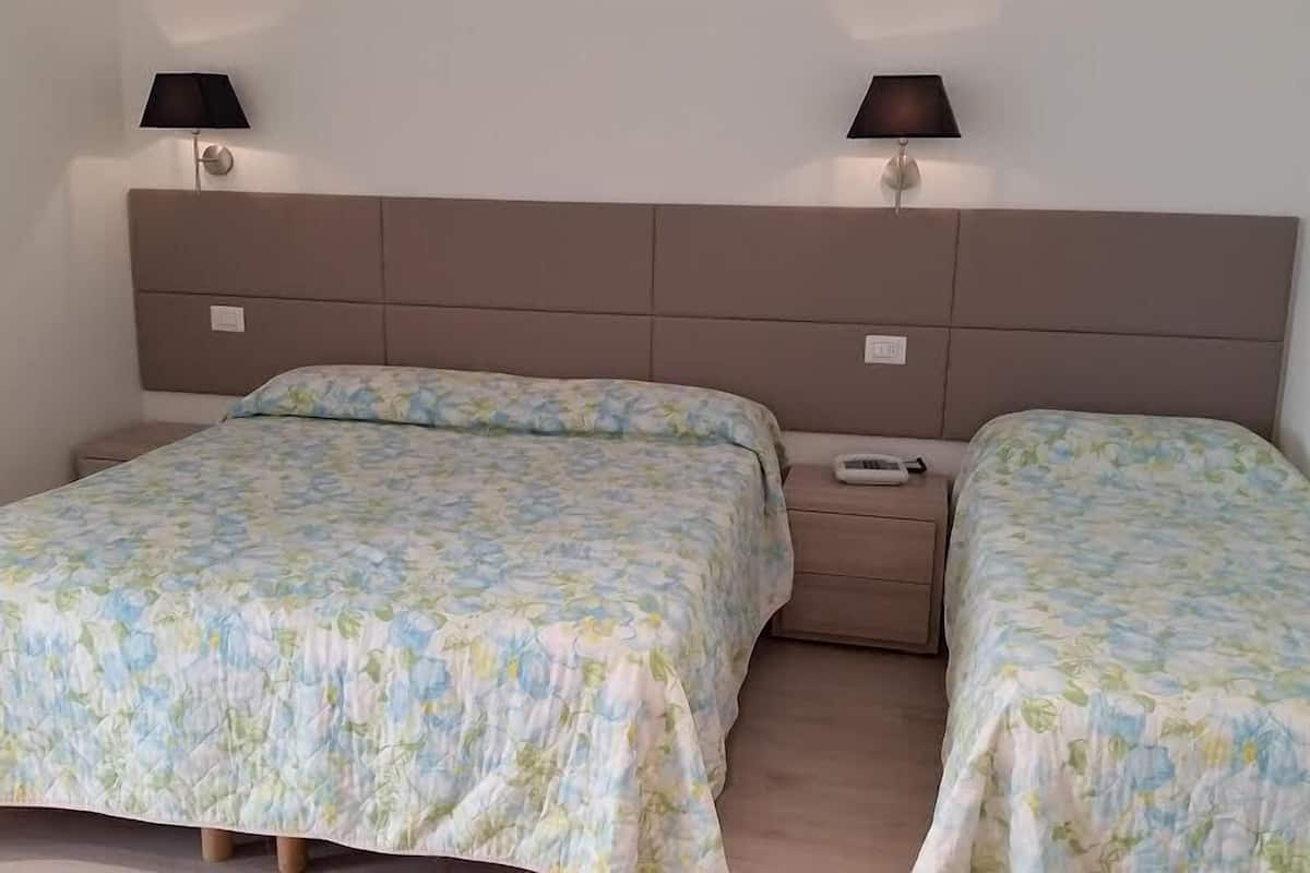 Triple Room | In-room safe, cribs (surcharge), WiFi (free), bed sheets