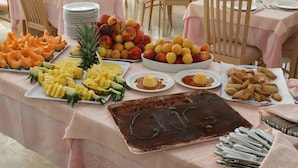 Free daily buffet breakfast