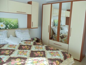 Iron/ironing board, Internet, bed sheets