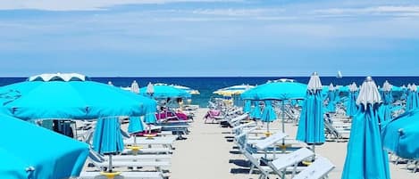 Private beach nearby, white sand, beach cabanas, sun-loungers