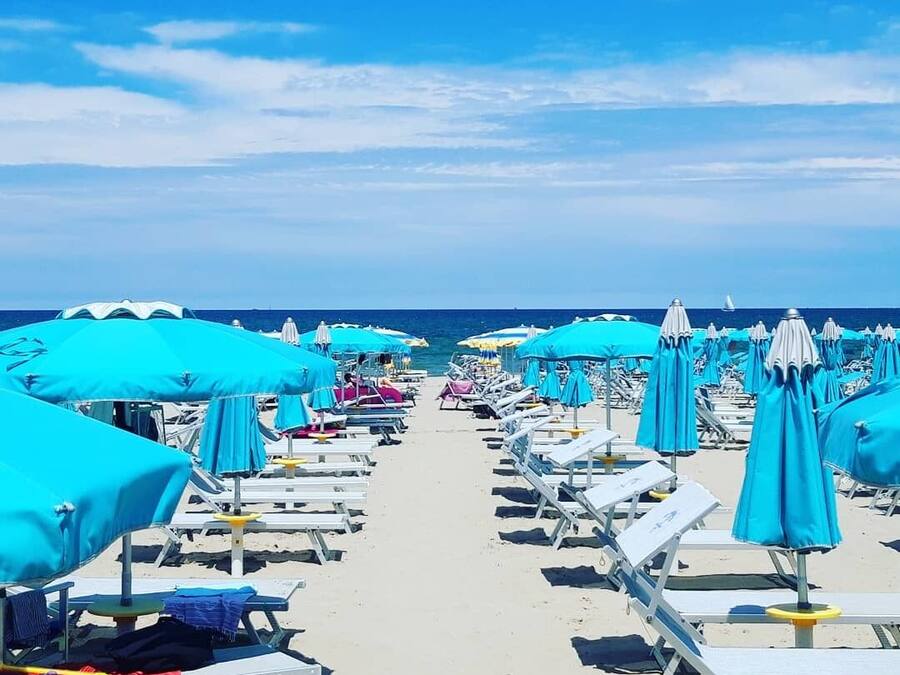 Private beach nearby, white sand, free beach cabanas, sun-loungers