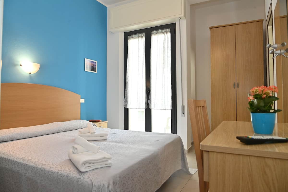 Kamar Quadruple Standar | Seprai Frette Italia, seprai premium, dan selimut bulu angsa